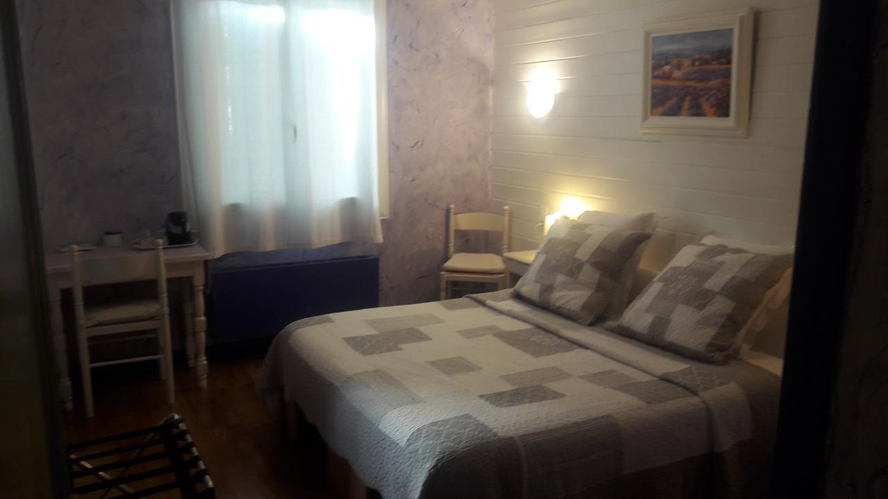 Chez Cecile Hotel Mornas Exterior photo